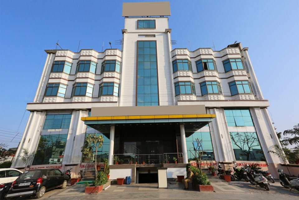 Capital O 10970 Hotel Krishna Palace