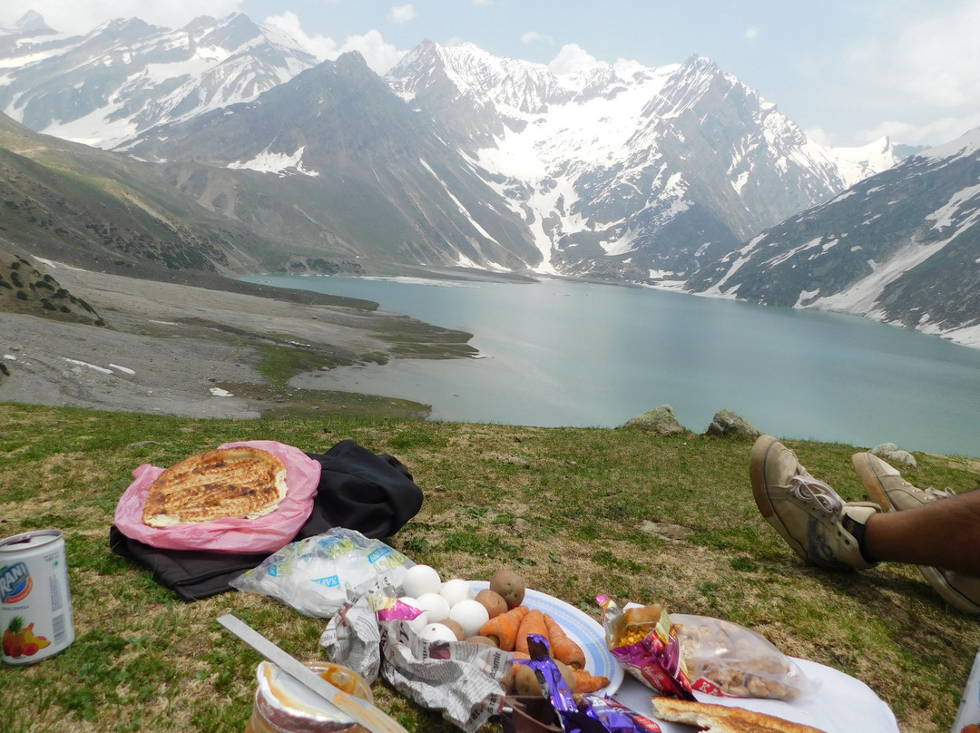 Sheshnag Lake景点图片