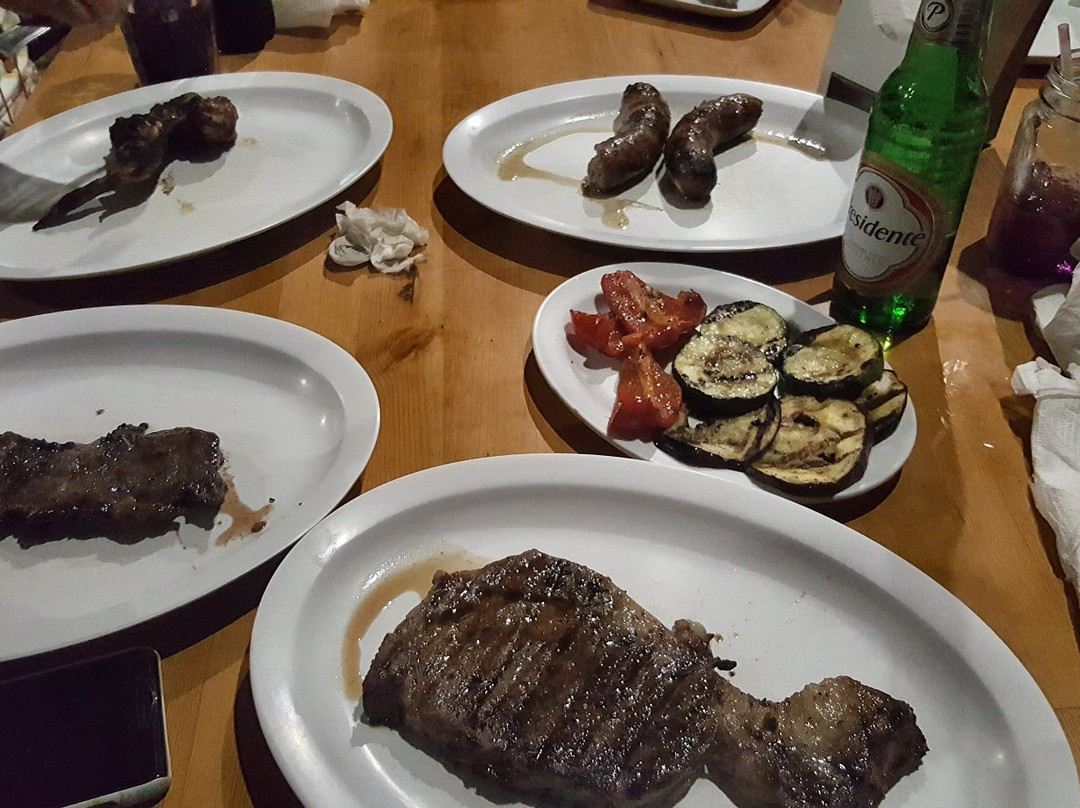 Padre Las Casas餐馆和美食-La Cava Del Parrillero