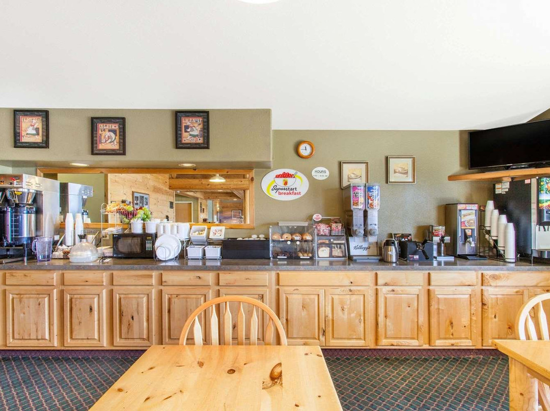 Super 8 by Wyndham McCall主图