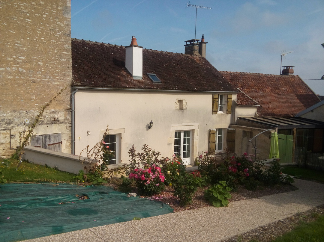 Courgis旅游攻略图片