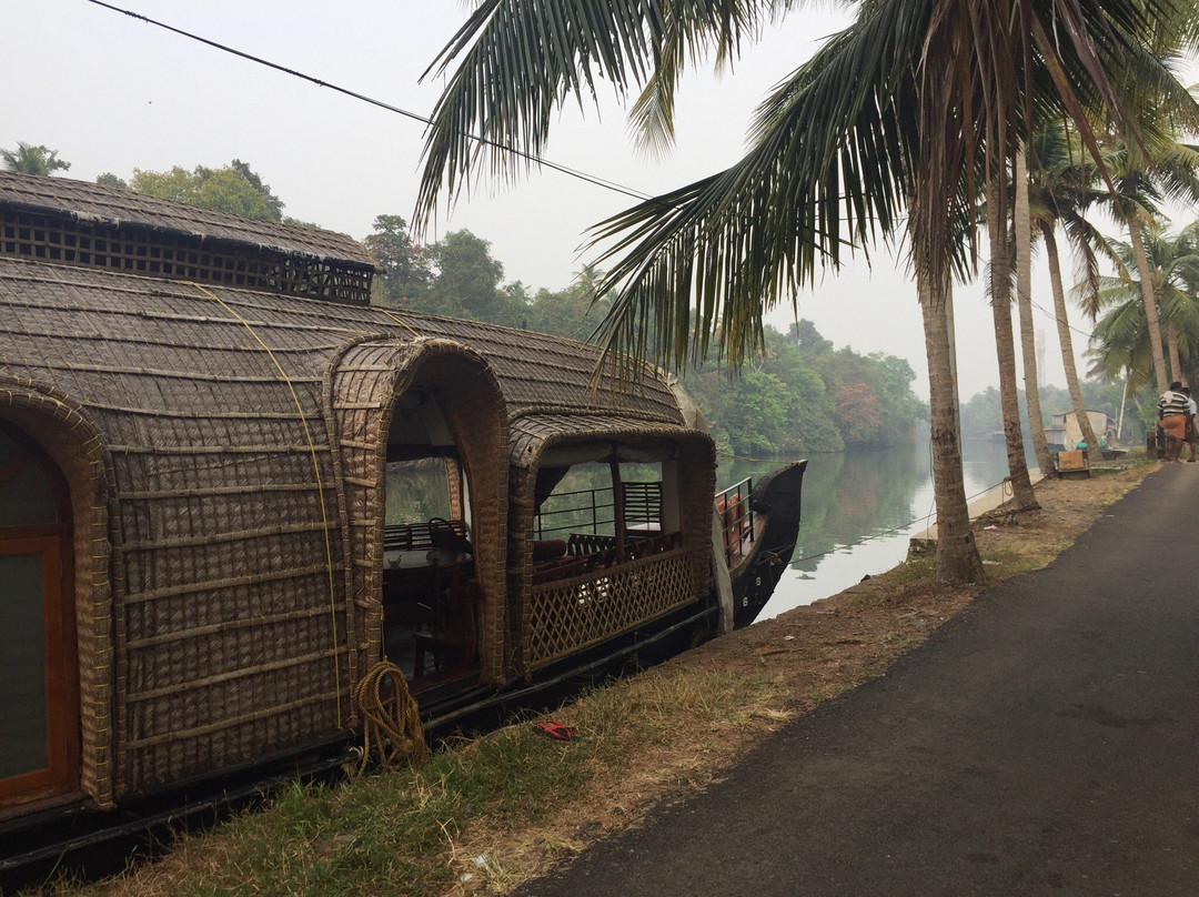 Backwater Retreat Houseboat - Alleppey