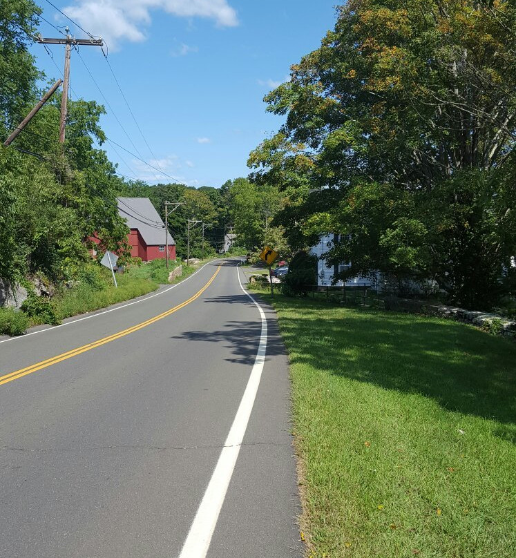 Route 146 Scenic Drive-布兰福德必去景点