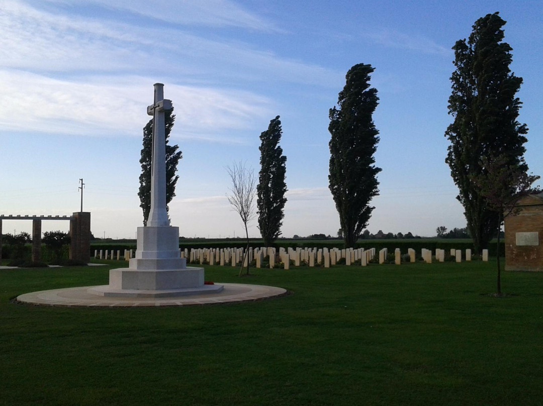 Argenta Gap War Cemetery景点图片