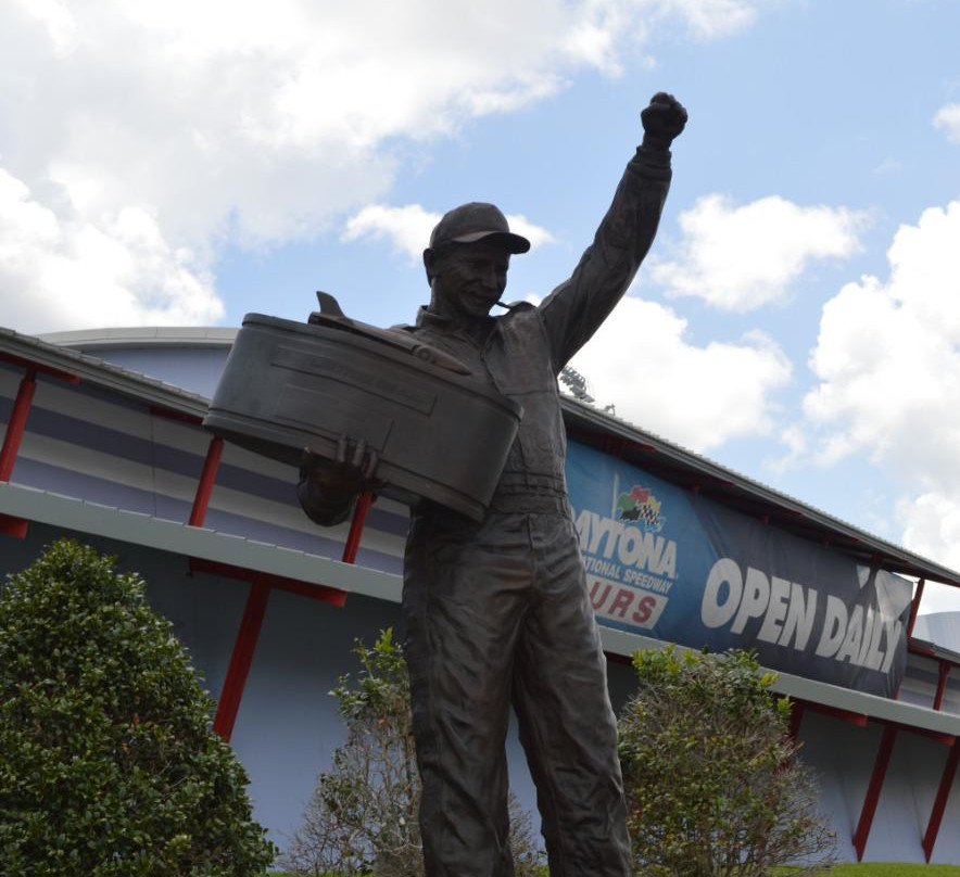 Dale Earnhardt Sr. Statue景点图片