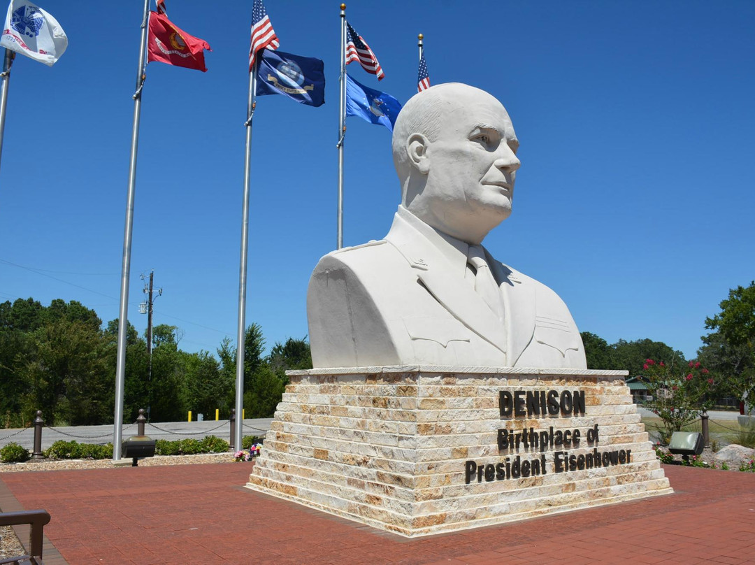 Eisenhower Veterans Monument-丹尼森必去景点