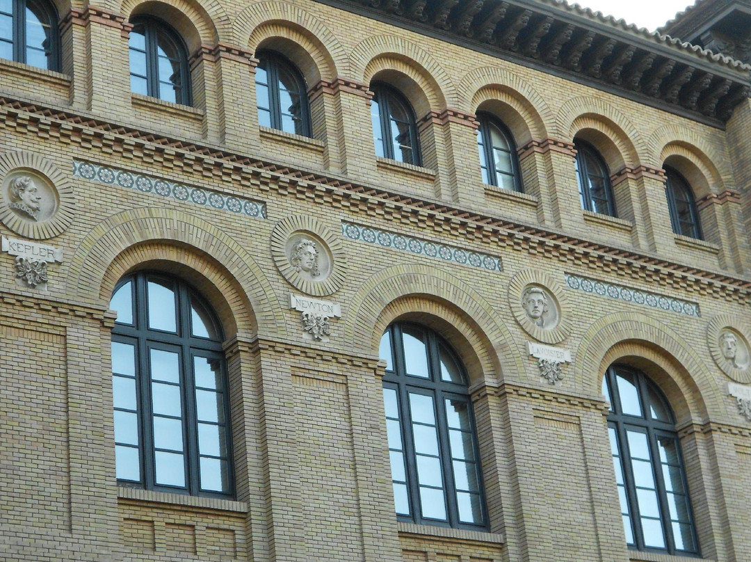 Antigua Facultad de Medicina-萨拉戈萨省必去景点