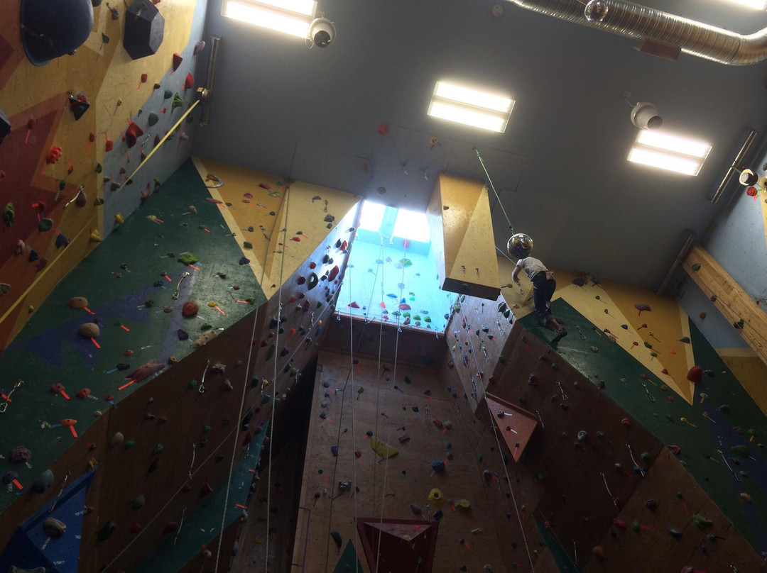 Spirit Rock Climbing Center景点图片