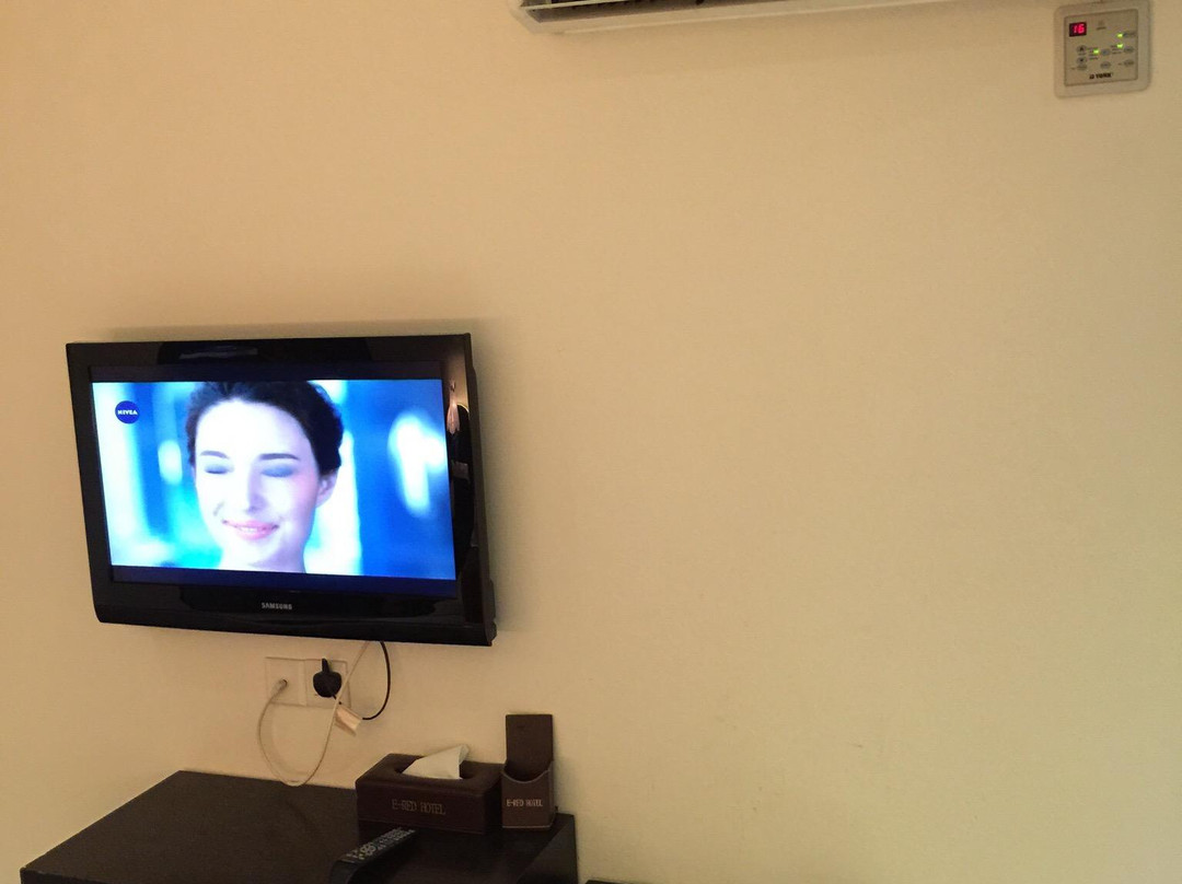 诗布朗再也 E-Red 酒店主图