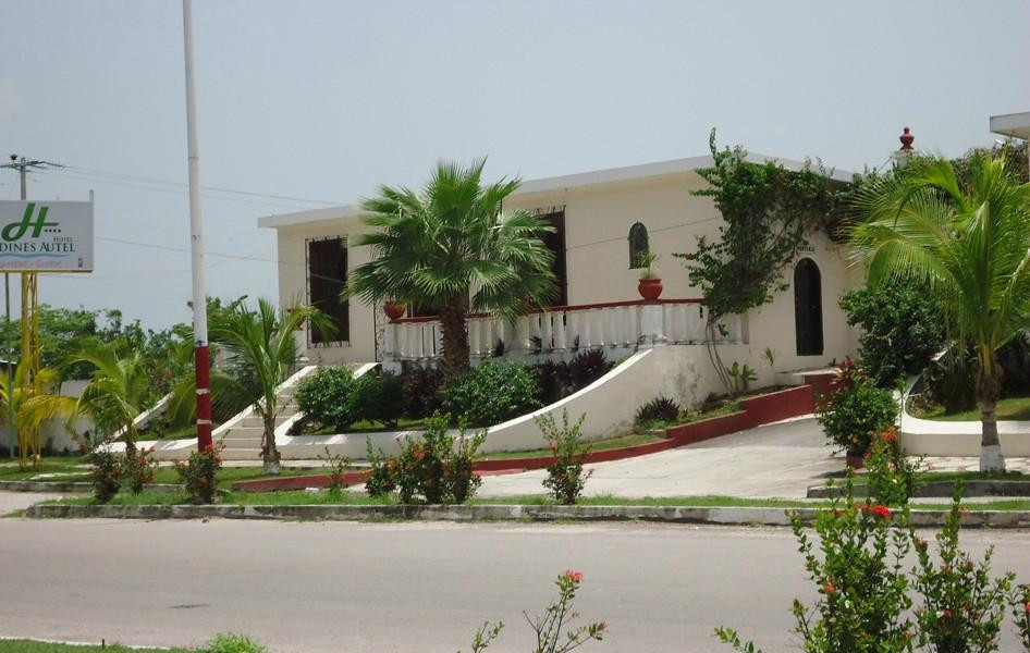 Autel Jardines Hotel主图