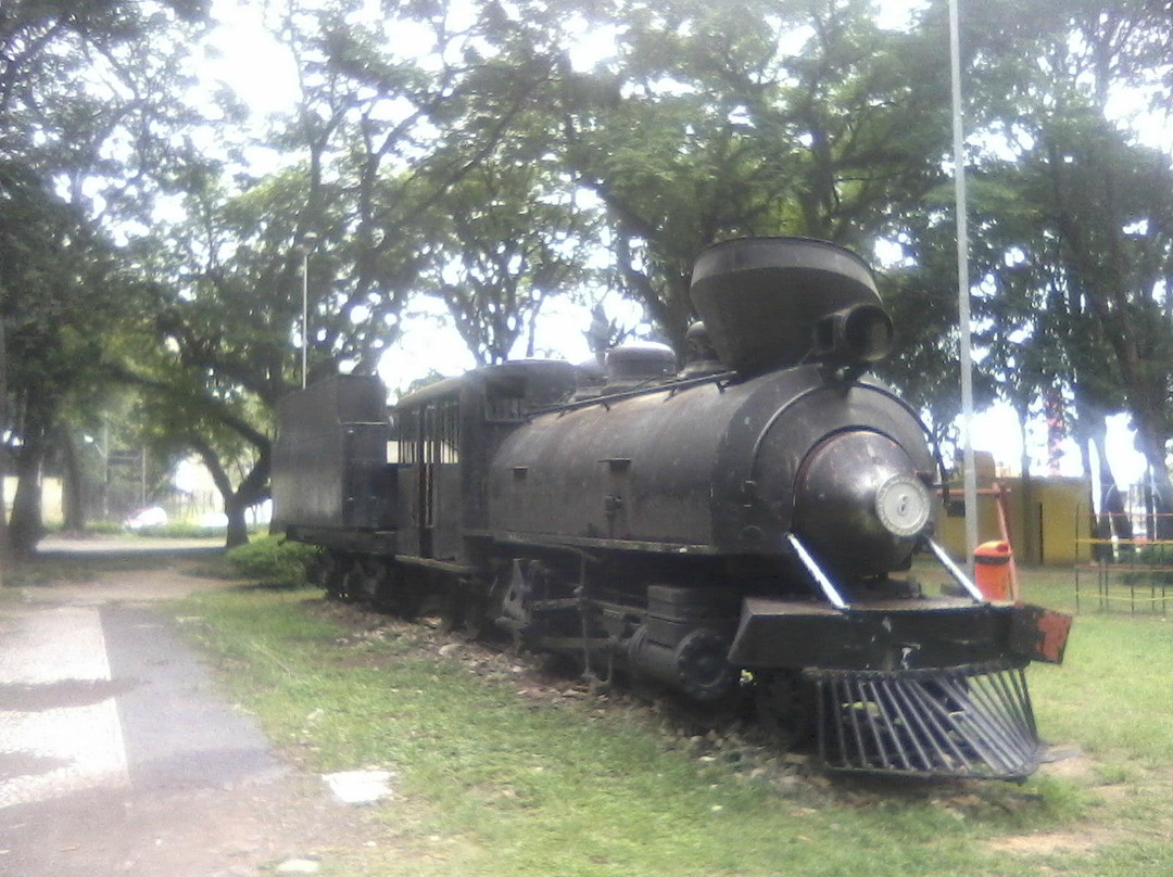 Praça IV Centenário-瓜鲁柳斯必去景点