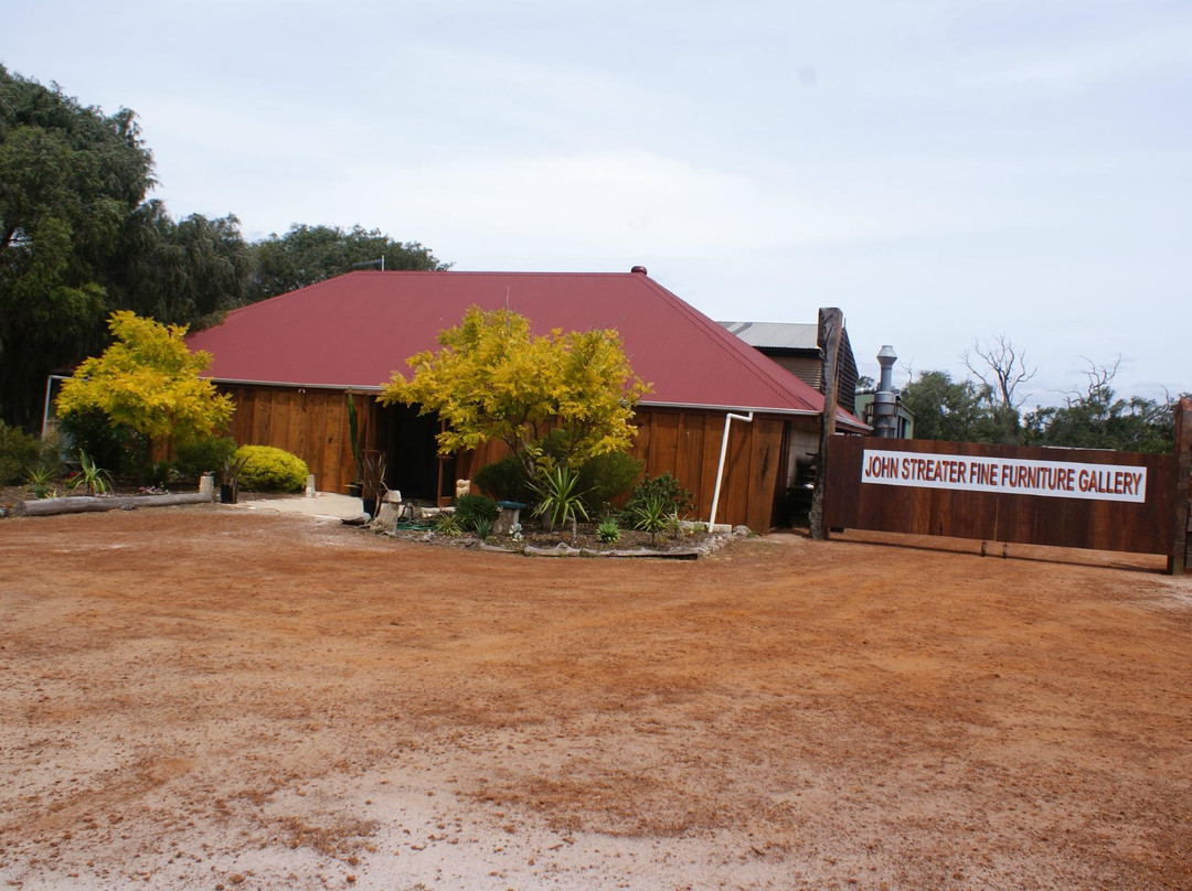 John Streater Fine Furniture Gallery-雅林角必去景点