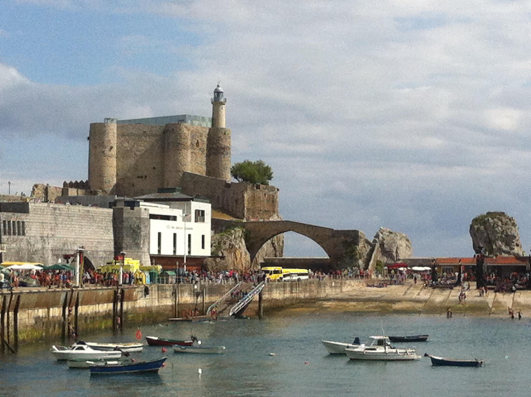 Faro y Castillo de Santa Ana景点图片