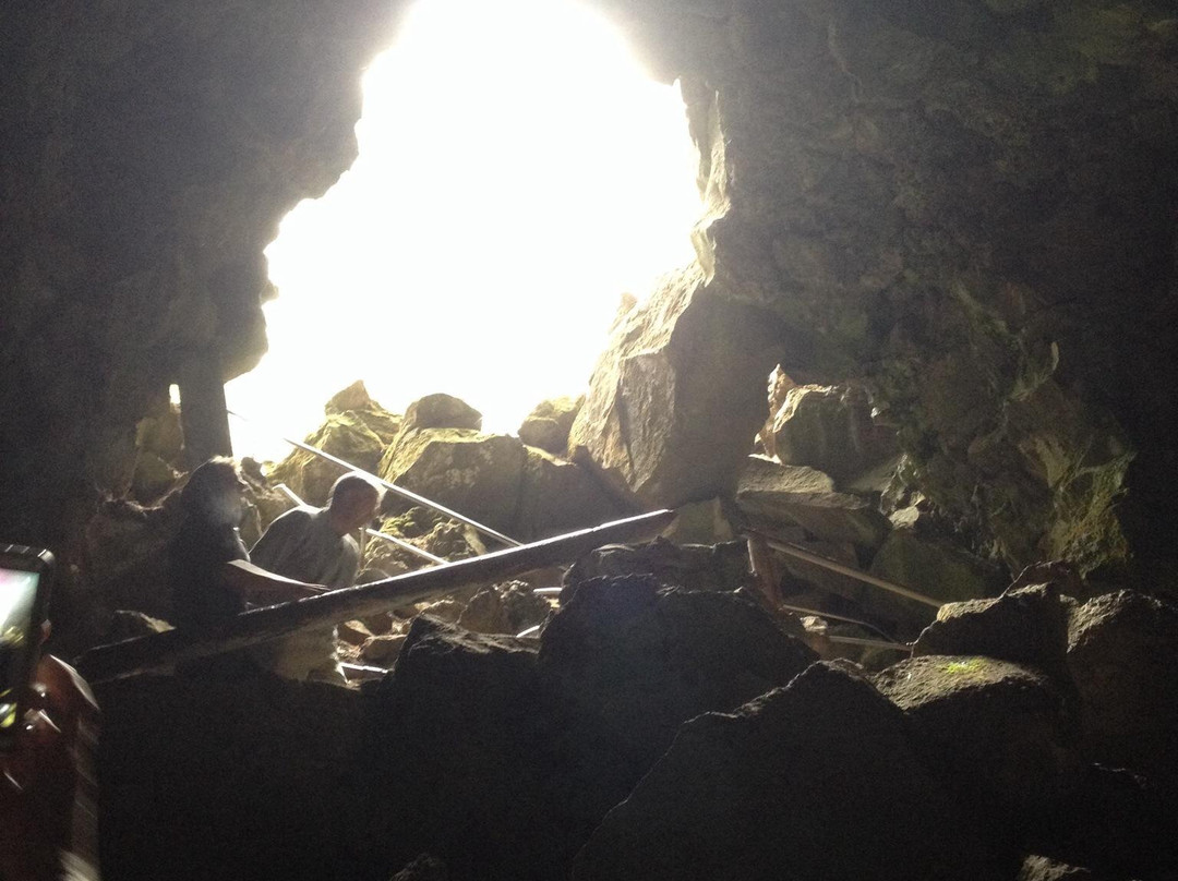 Lava River Cave-本德必去景点