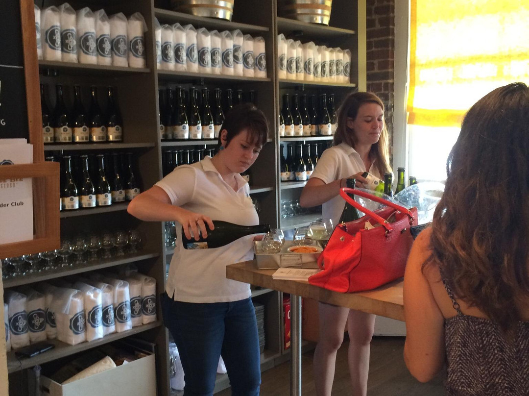 Blue Bee Cider-里士满必去景点