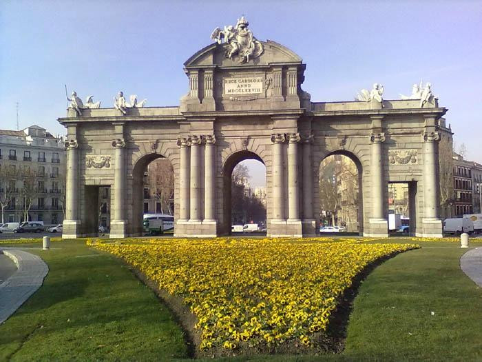 阿尔卡拉之门-马德里必去景点