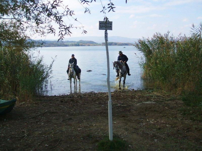 Horse Riding Tre Laghi-丘西必去景点