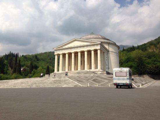 Tempio Canoviano di Possagno景点图片