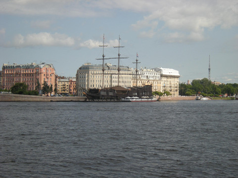 Neva Embankments-圣彼得堡必去景点