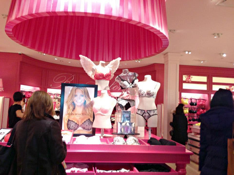 约克岱尔商场-多伦多必去景点