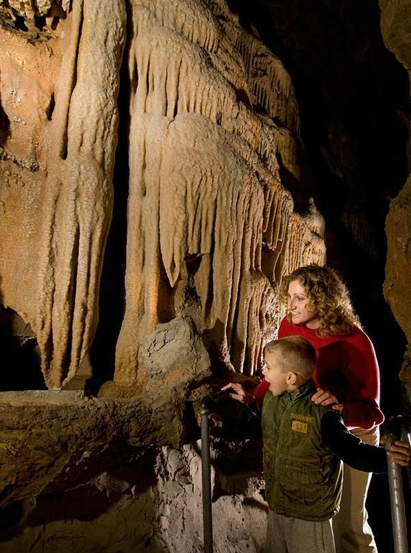 Lincoln Caverns And Whisper Rocks景点图片