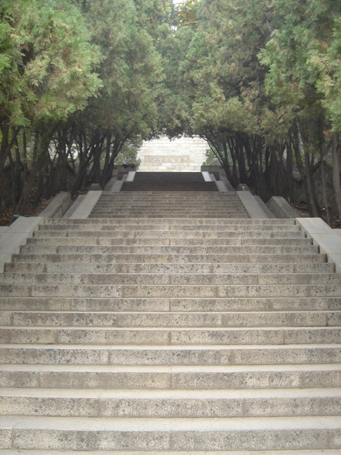 冯玉祥墓-泰安市必去景点