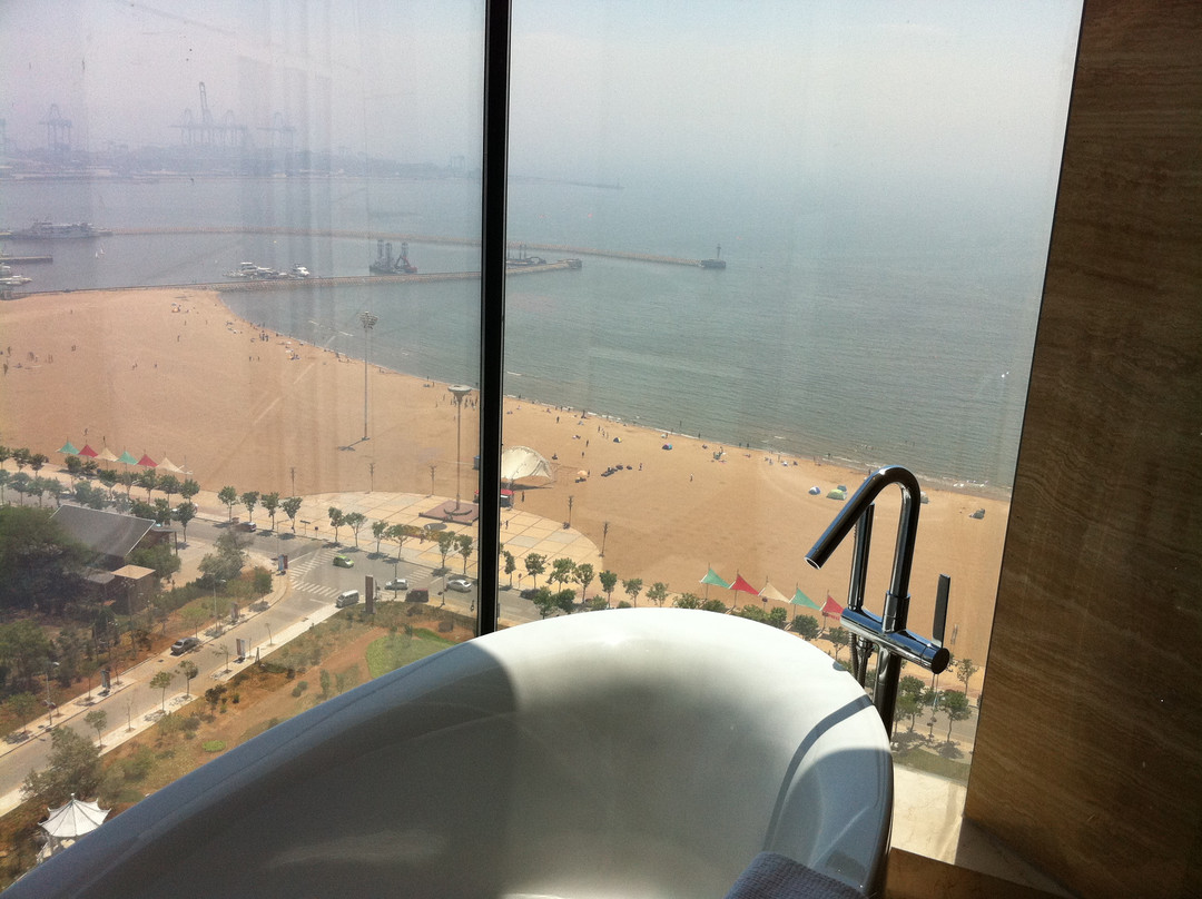 秦皇国际大酒店主图