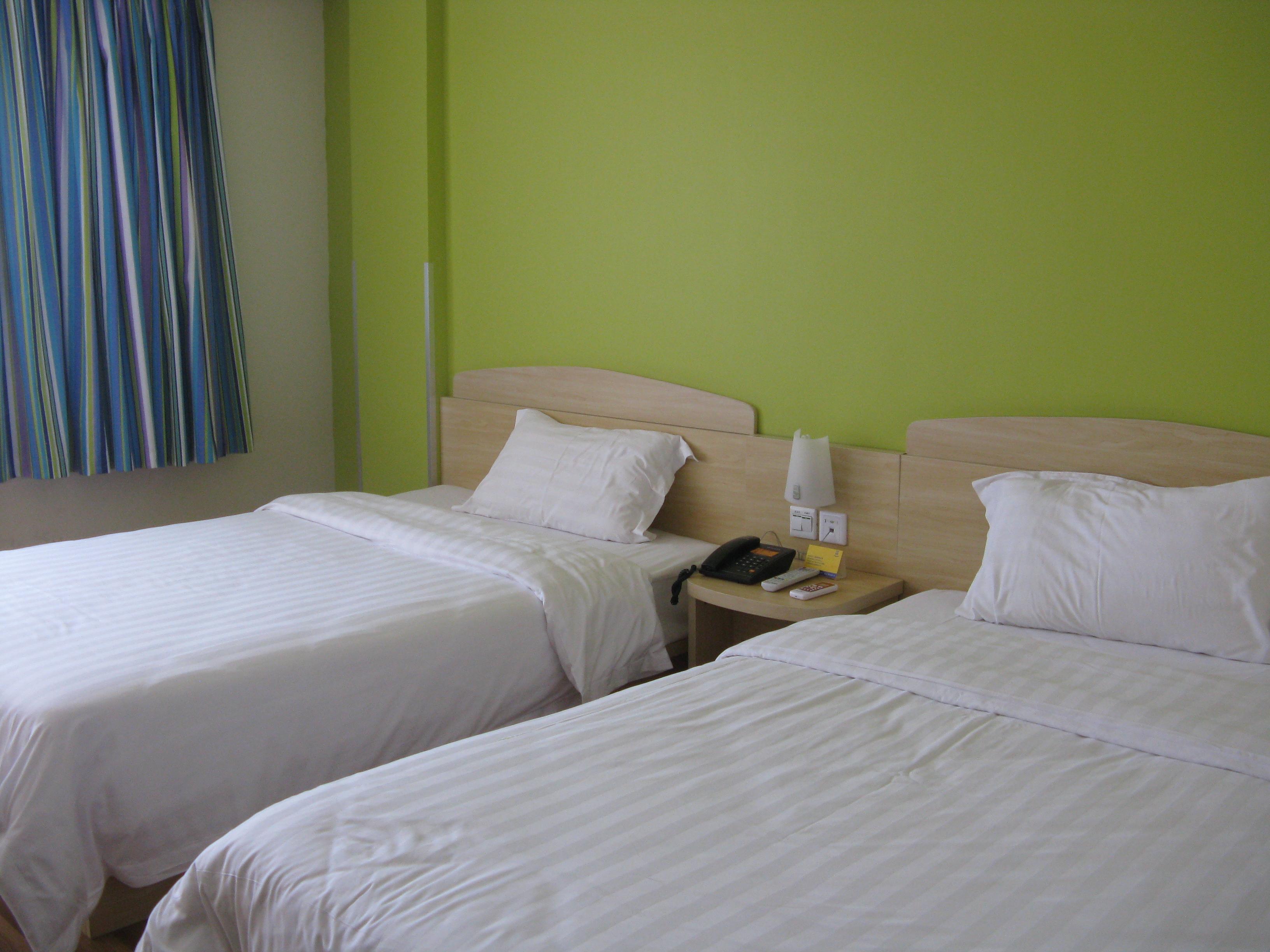 7天优品·厦门大学镇海路地铁站店-客卧