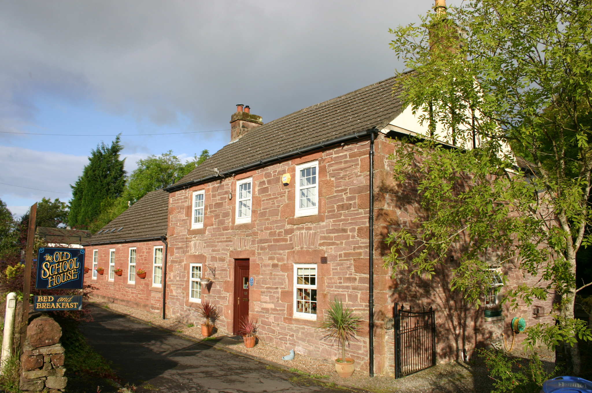 The Old School House-官方
