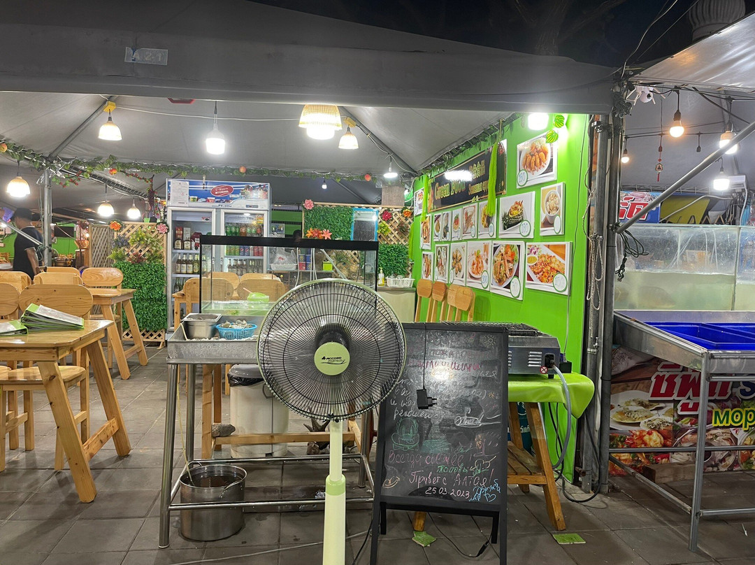 Talad Tote Night Market-中天海滩必去景点