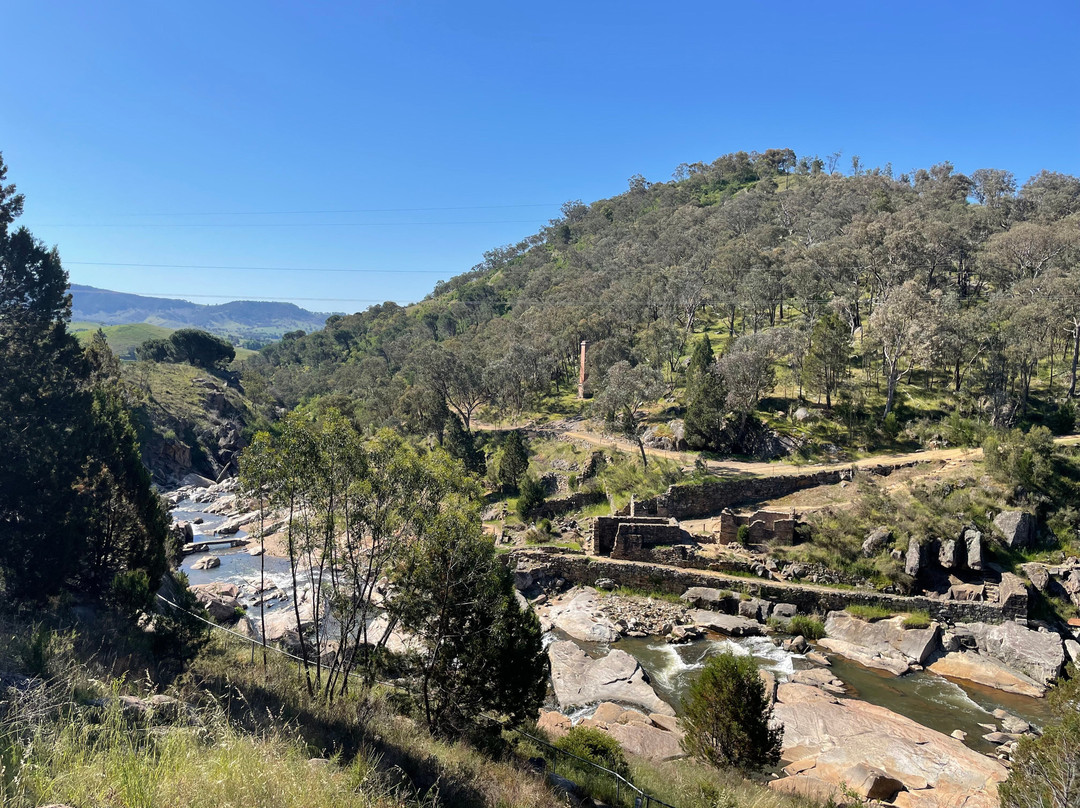 Adelong Falls Gold Mill Ruins景点图片