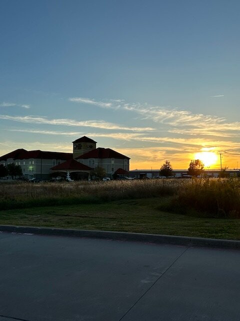 Best Western Plus Monica Royale Inn & Suites主图