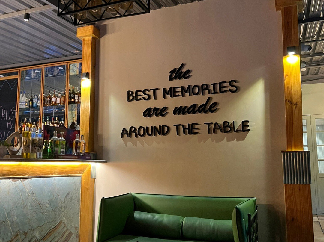 Cosmo Bar & Bistro