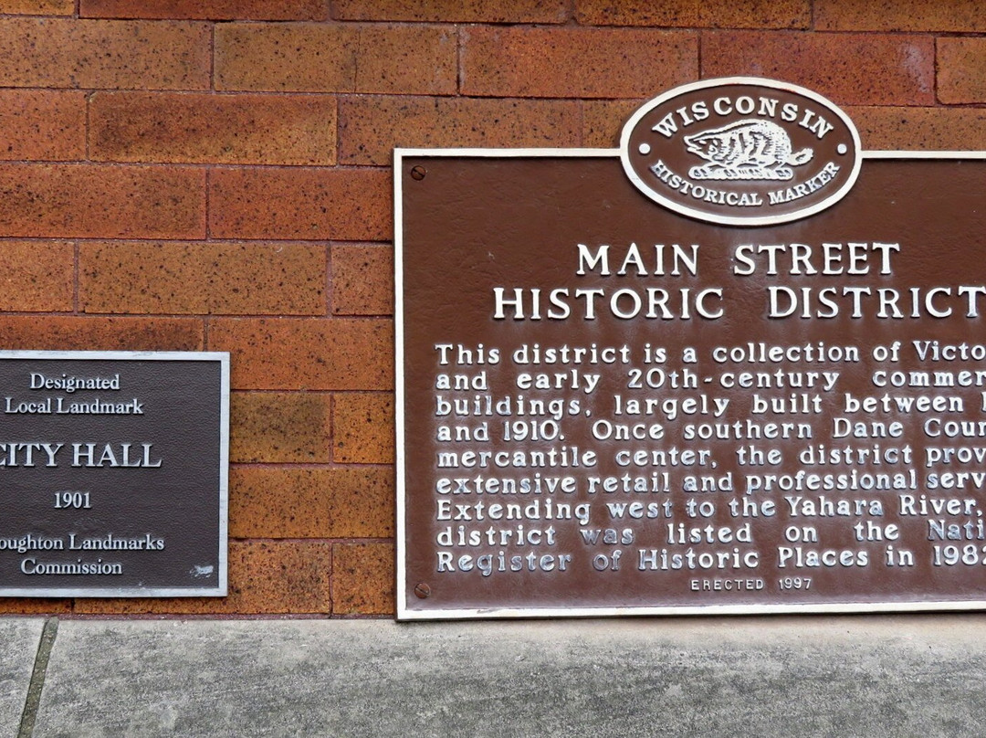 Stoughton Main Street Historic District景点图片