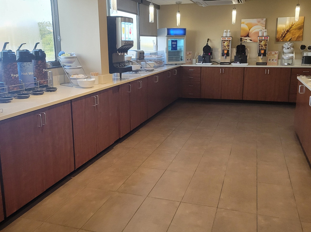 Comfort Inn & Suites At Copeland Tower主图