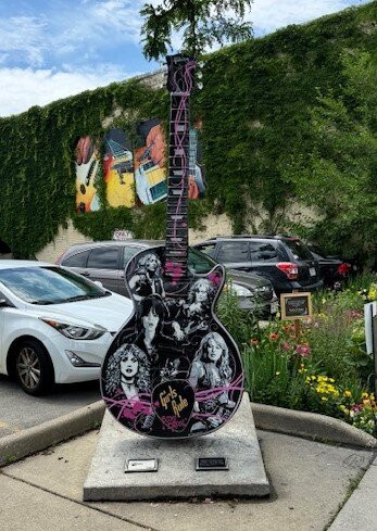 Waukesha GuitarTown Murals & Guitars-沃基肖必去景点