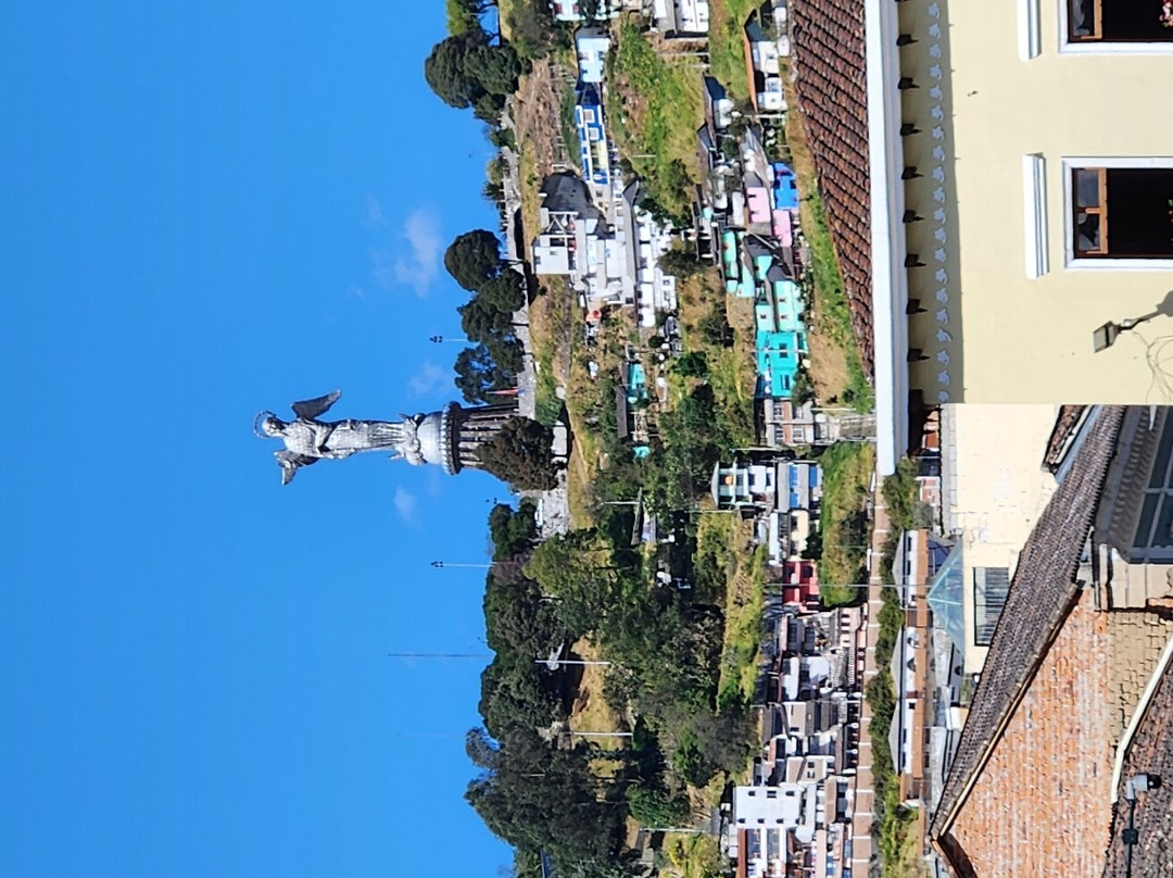 La Virgen del Panecillo-基多必去景点