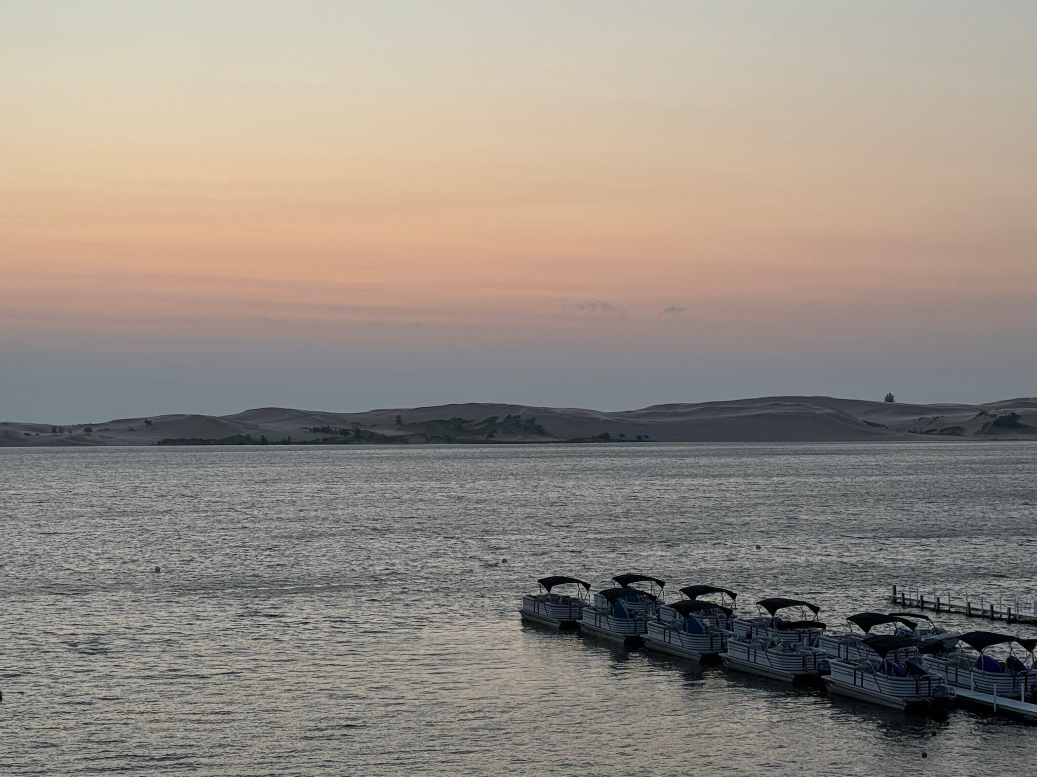 Dunes Waterfront Resort-官方