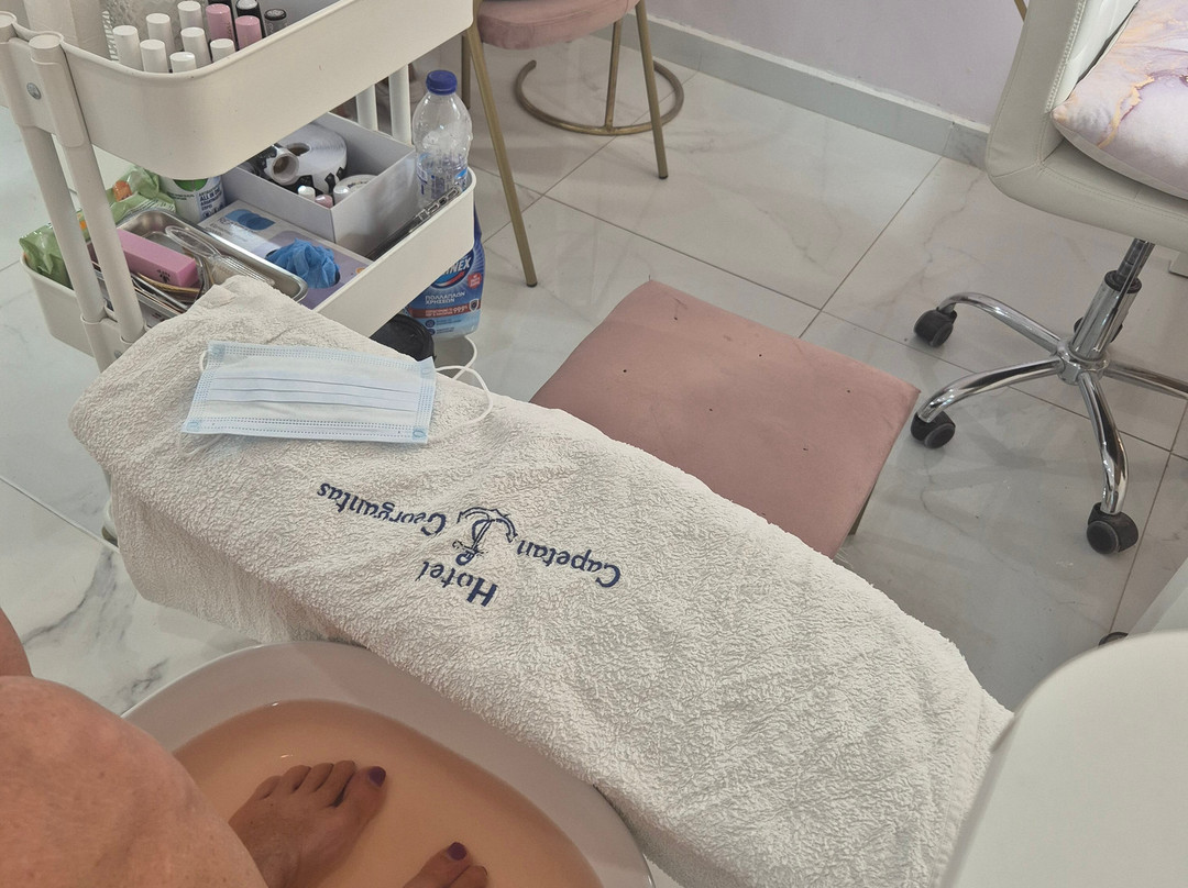 Milos Nails-Adamantas必去景点