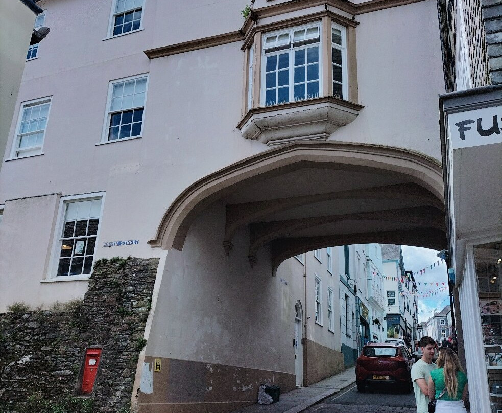 The East Gate Arch-托特尼斯必去景点
