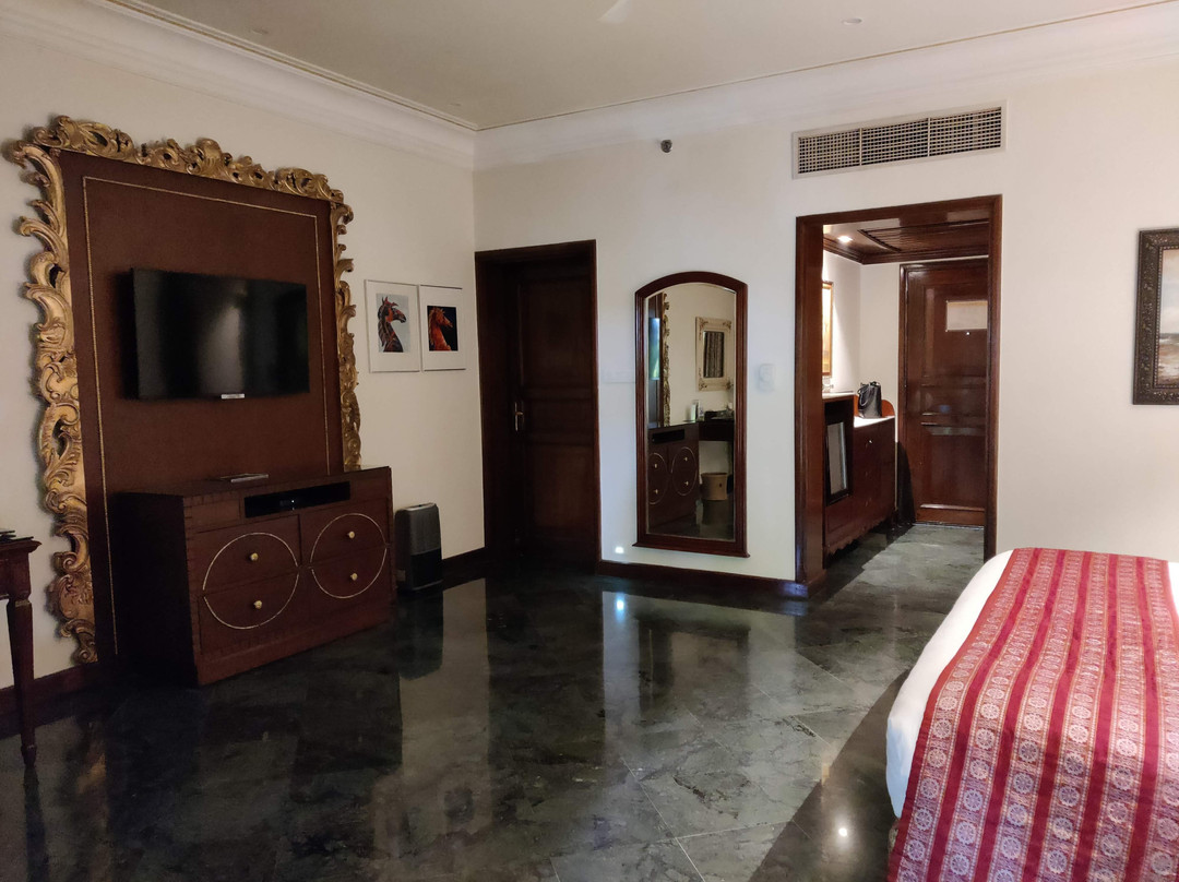 梅菲尔礁湖酒店主图