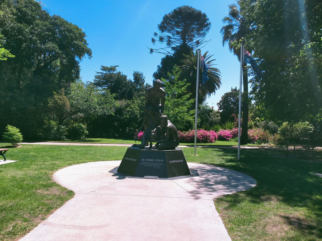 Sir Edward Weary Dunlop Statue景点图片