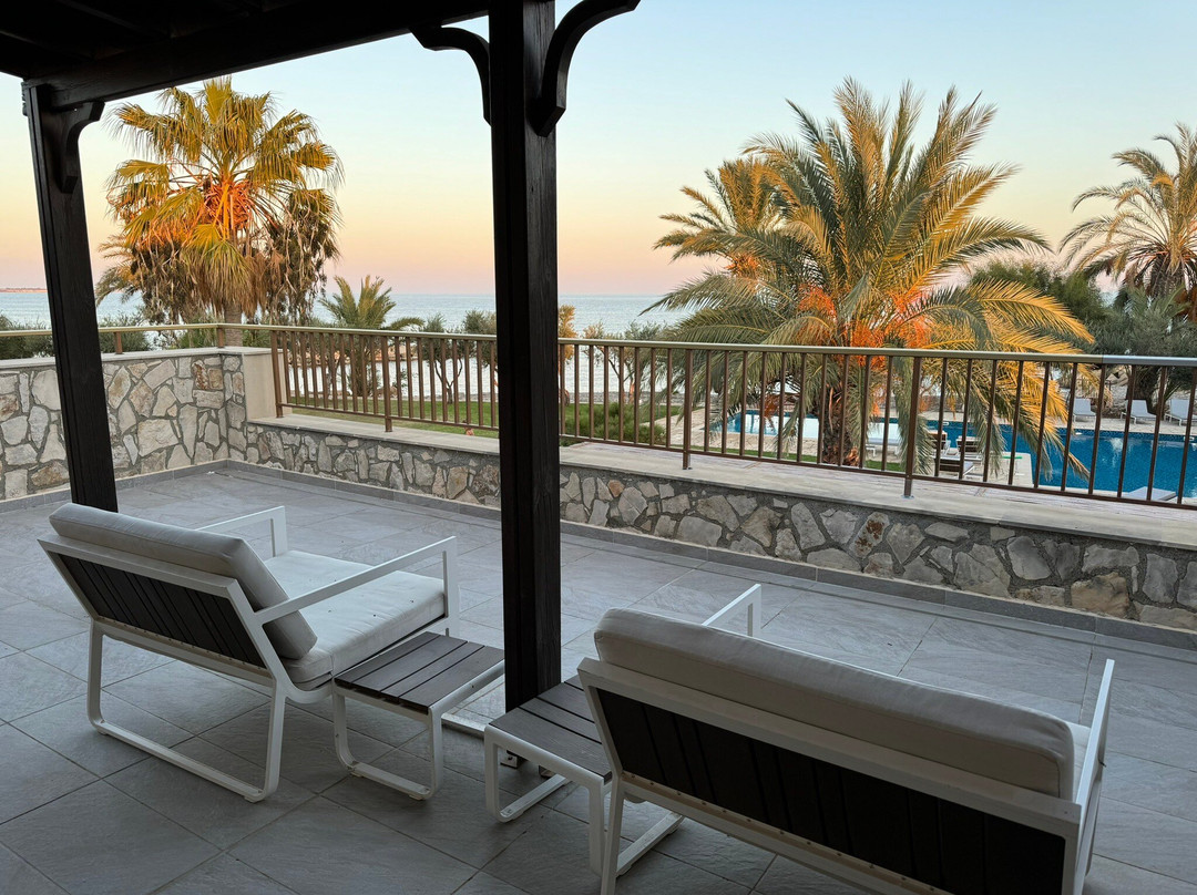 Elya Beach Luxury Suites主图