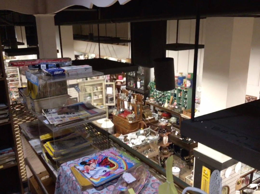 Antique Warehouse景点图片