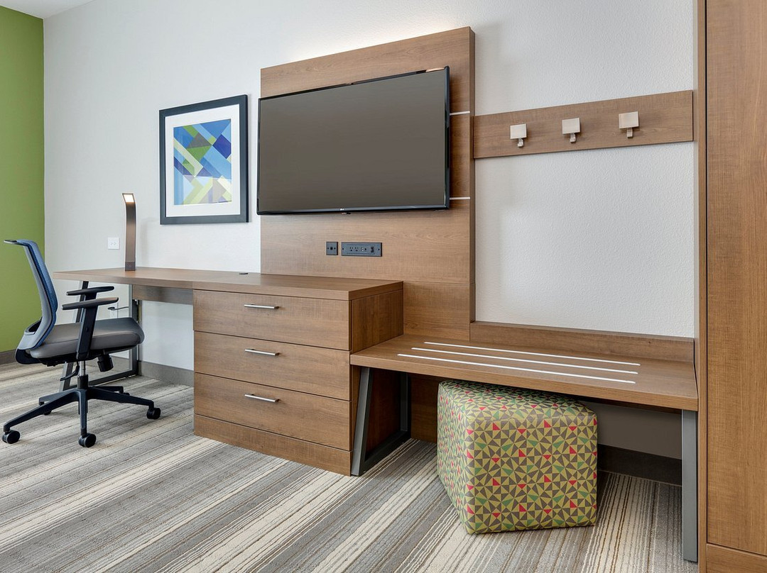 Holiday Inn Express & Suites Denton North By IHG主图