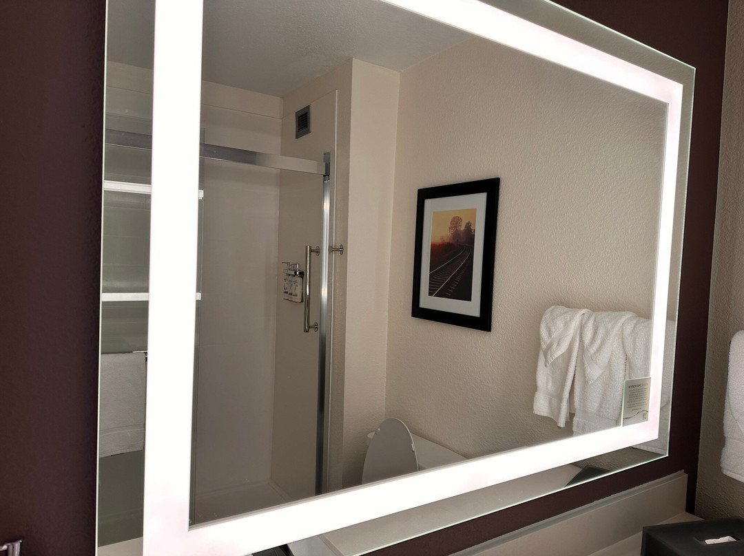 La Quinta Inn & Suites by Wyndham Springfield Airport Plaza主图