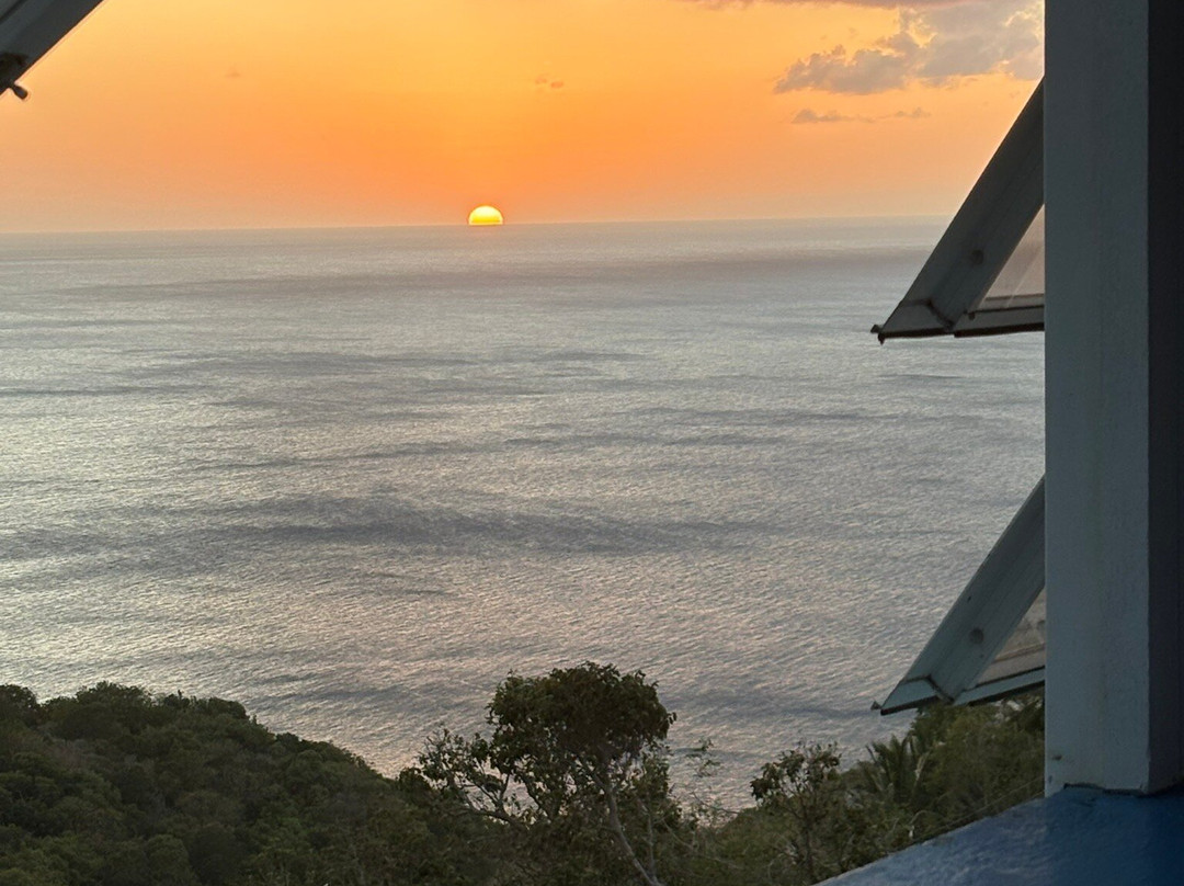 Gingerbread Hill主图