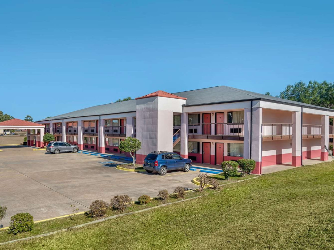 Econo Lodge Inn & Suites