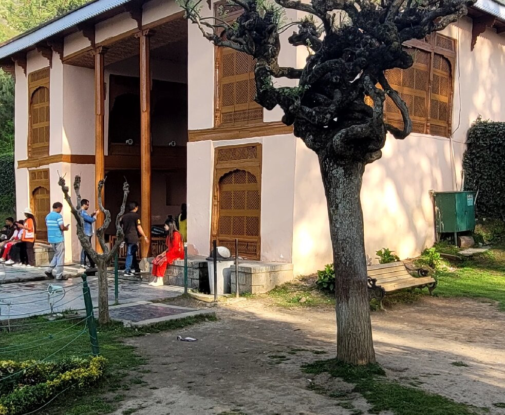 Chashme Shahi Gardens-斯利那加必去景点