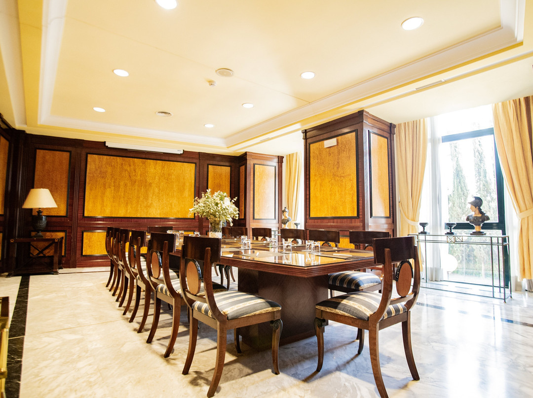 特瑞普梅里达美狄亚酒店主图